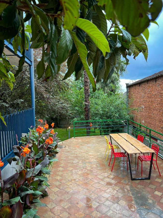 Black Tomato Hostel Kutaisi Dış mekan fotoğraf