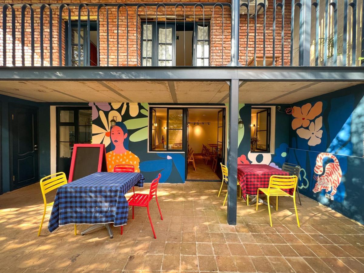 Black Tomato Hostel Kutaisi Dış mekan fotoğraf