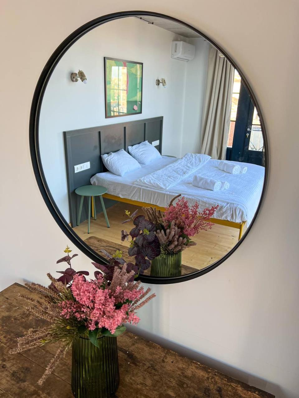 Black Tomato Hostel Kutaisi Dış mekan fotoğraf