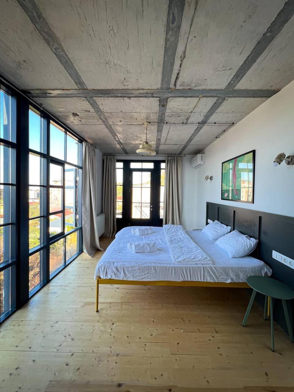 Black Tomato Hostel Kutaisi Dış mekan fotoğraf