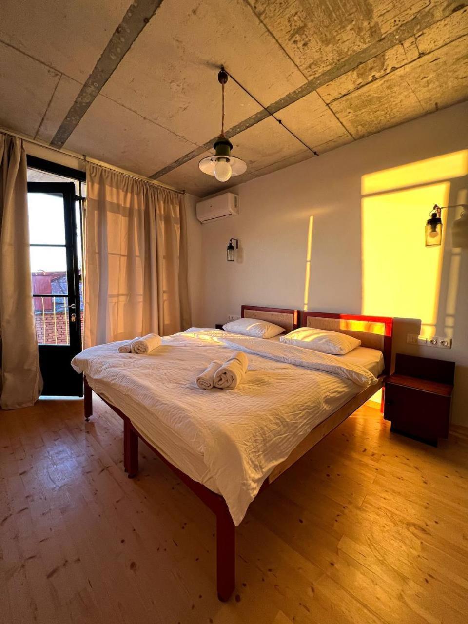 Black Tomato Hostel Kutaisi Dış mekan fotoğraf