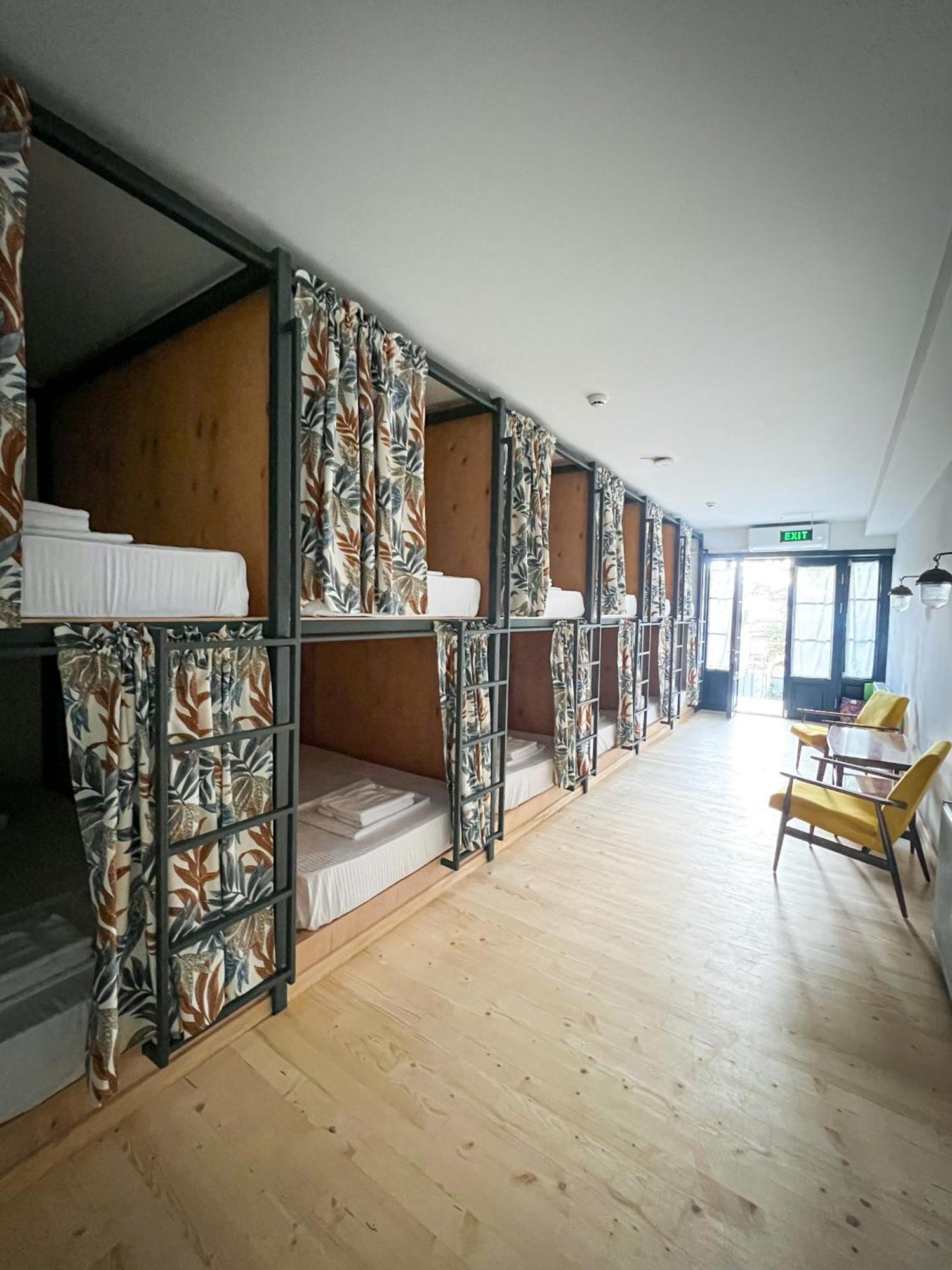 Black Tomato Hostel Kutaisi Dış mekan fotoğraf