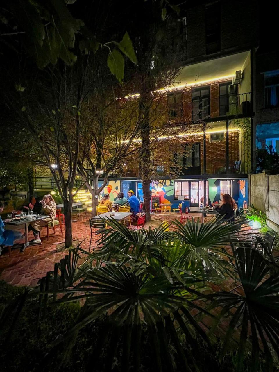 Black Tomato Hostel Kutaisi Dış mekan fotoğraf