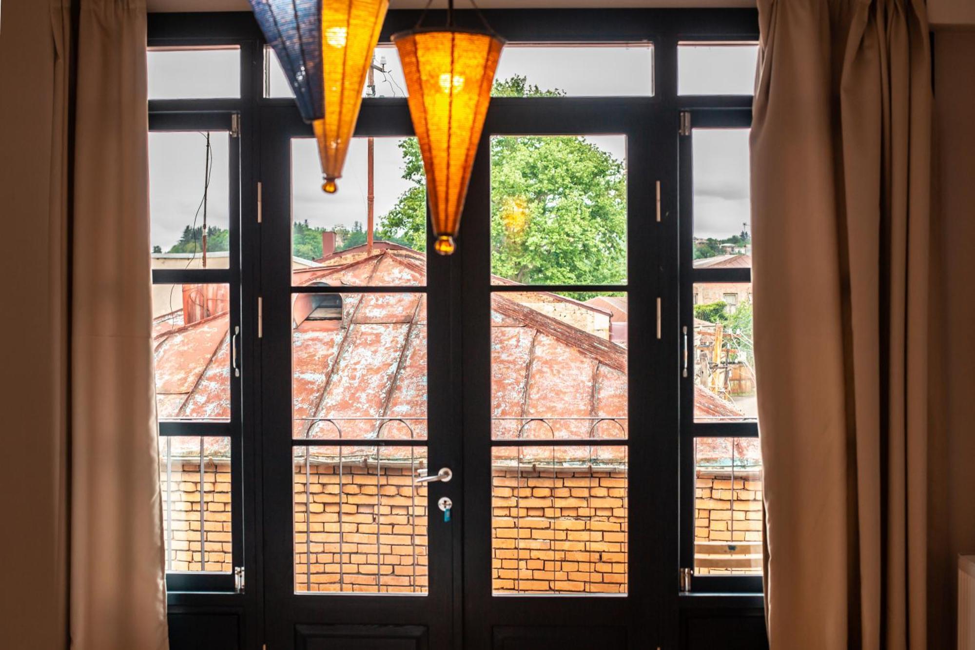 Black Tomato Hostel Kutaisi Dış mekan fotoğraf