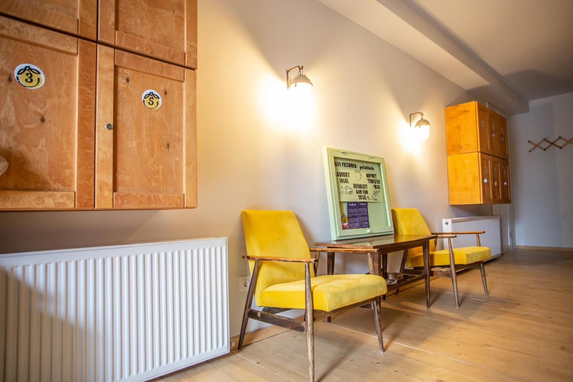 Black Tomato Hostel Kutaisi Dış mekan fotoğraf